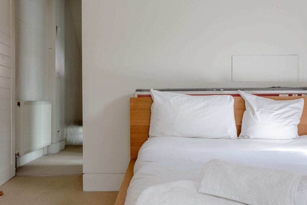 undefined Large Modern Maisonette in Southfields 2