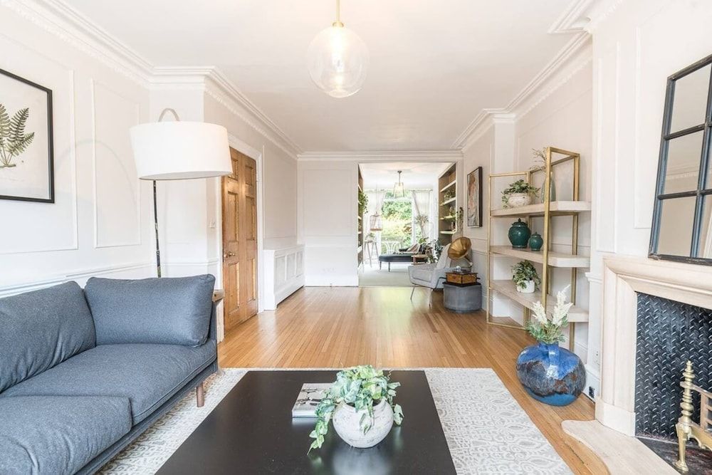 undefined Beautiful 5 Bedroom Home With Garden in South Kensington 4