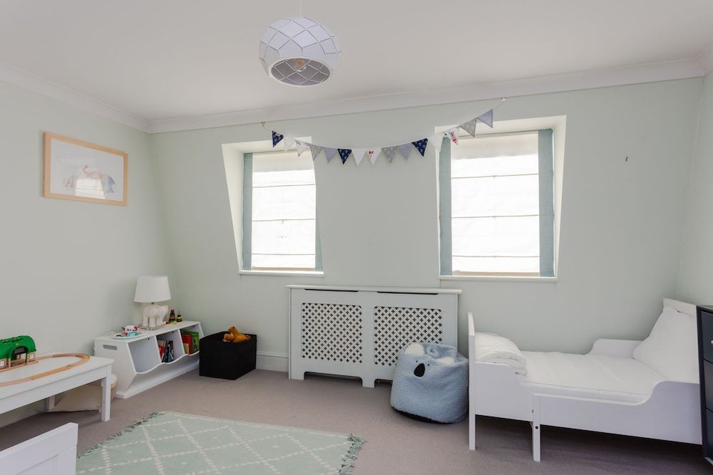 Newly Refurbished 4 Bedroom House in East London Basic House, Multiple Beds 26