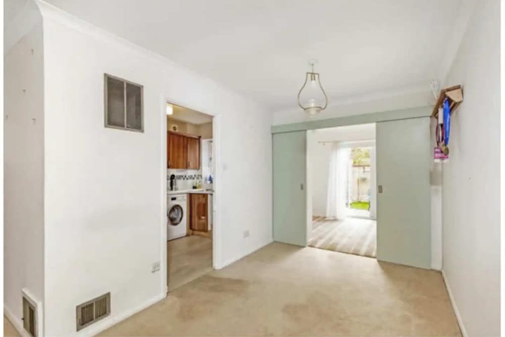 undefined Charming 2 Bedroom Home in South London With Garden 4