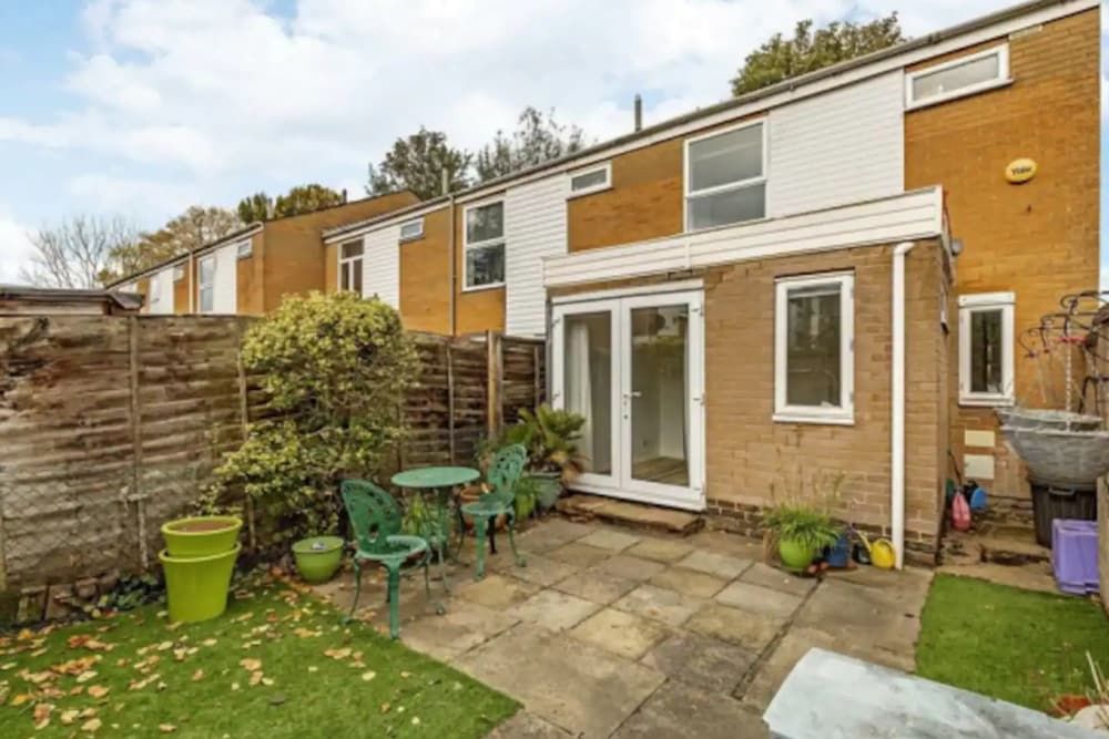 undefined Charming 2 Bedroom Home in South London With Garden 6