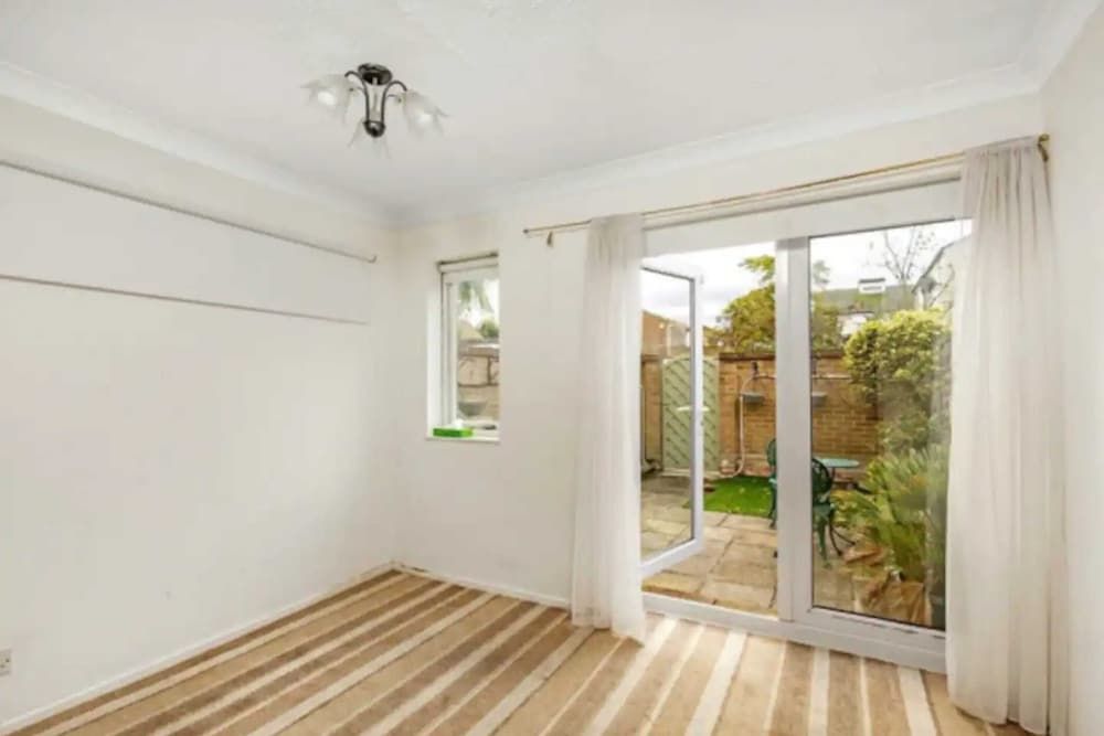 undefined Charming 2 Bedroom Home in South London With Garden