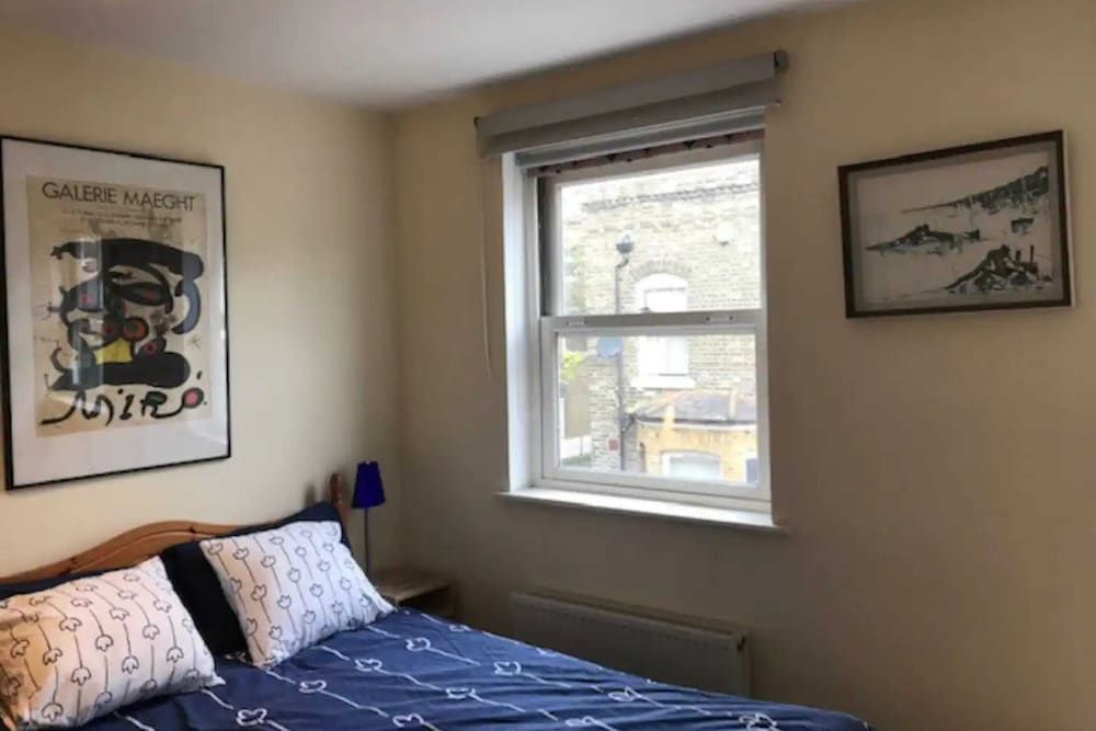 undefined Cheerful 4 Bedroom Home in the Heart of London 2