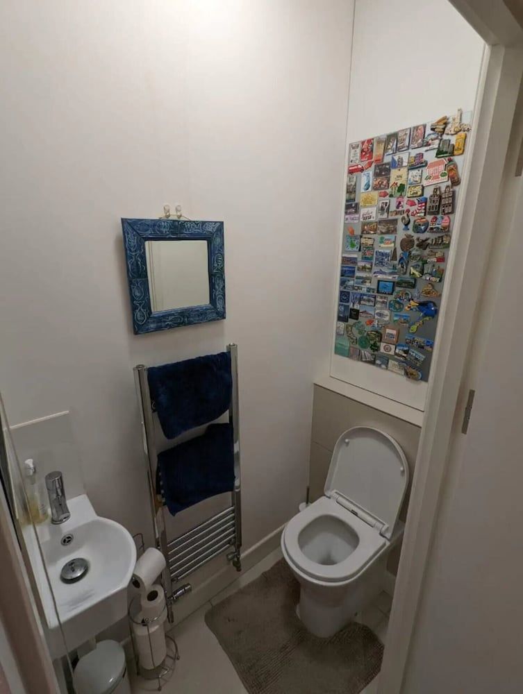 undefined Cheerful 4 Bedroom Home in the Heart of London 9