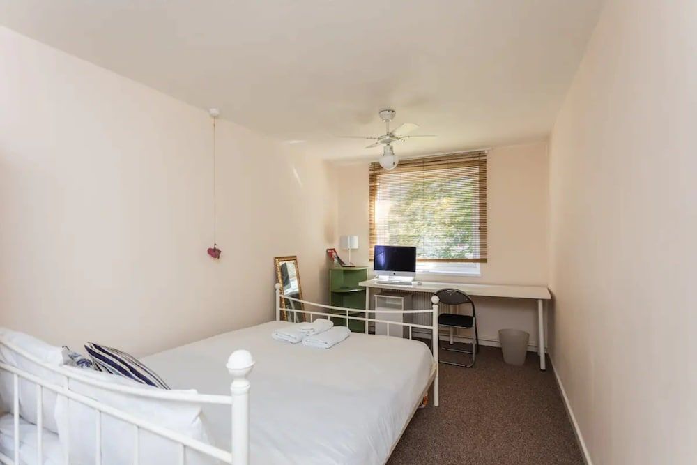 undefined Homely 2 Bedroom House in Kennington With Garden 8
