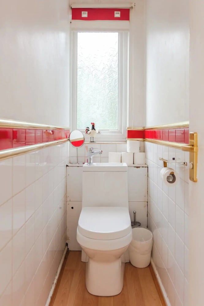 Homely 3 Bedroom House With a Garden Basic House, Multiple Beds 18