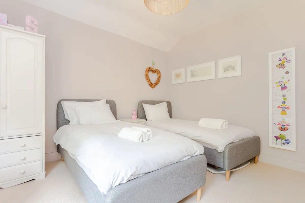 undefined Modern 3 Bedroom Home in Honor Oak Beside Nature Reserve 9