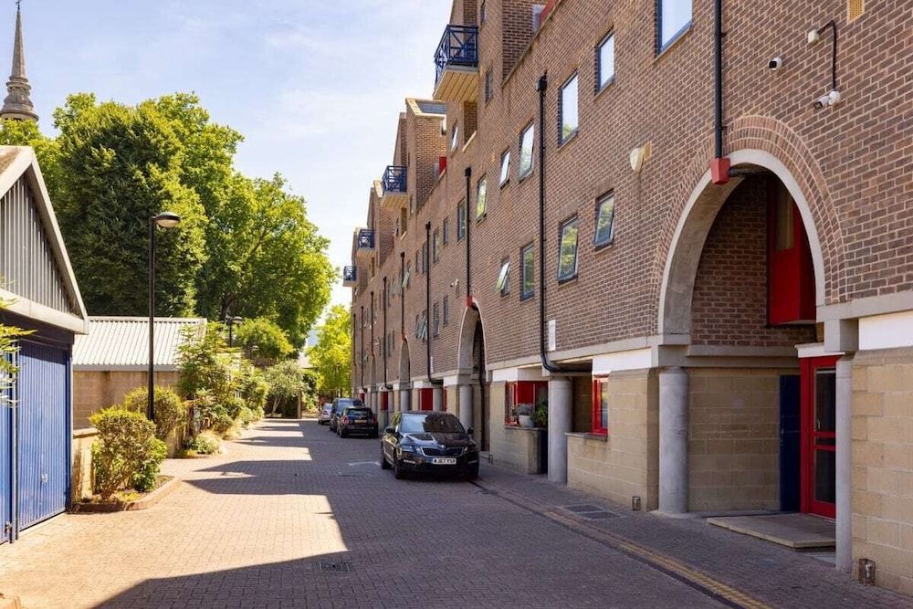 undefined The Shadwell Secret - Contemporary 4bdr House 10