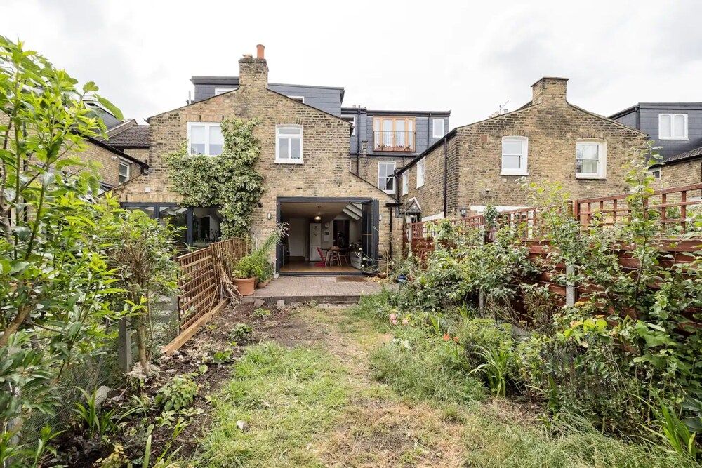 undefined Lovely 4 Bedroom Terraced Family Home