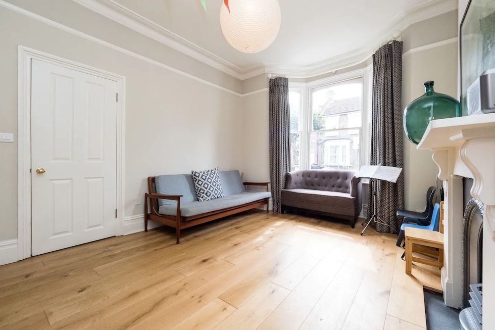 undefined Lovely 4 Bedroom Terraced Family Home 5