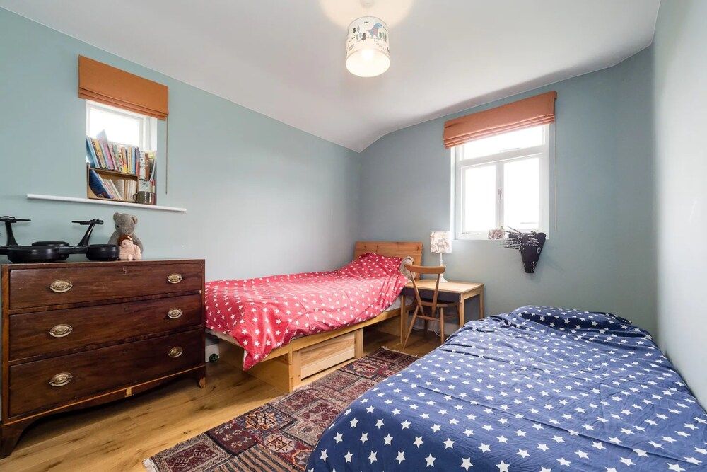 undefined Lovely 4 Bedroom Terraced Family Home 7