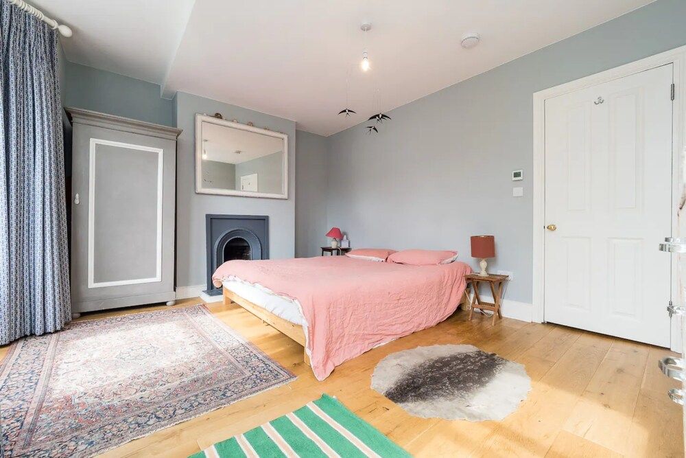 undefined Lovely 4 Bedroom Terraced Family Home 4