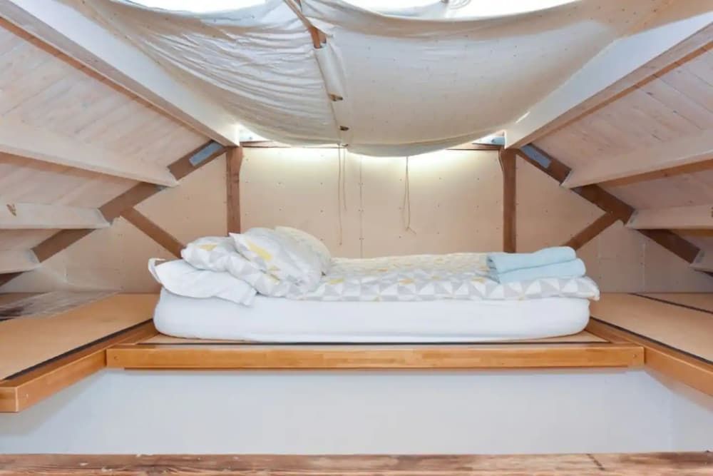 undefined Stunning 2 Bedroom Mezzanine Loft in Portobello 2