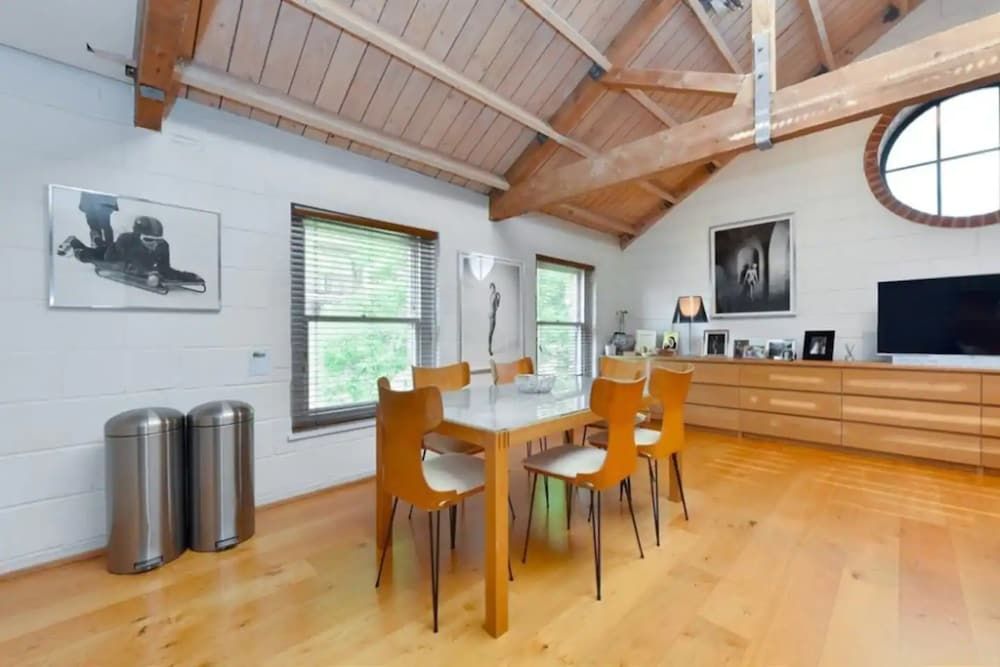 undefined Stunning 2 Bedroom Mezzanine Loft in Portobello 6