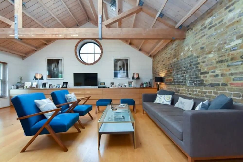 undefined Stunning 2 Bedroom Mezzanine Loft in Portobello 9