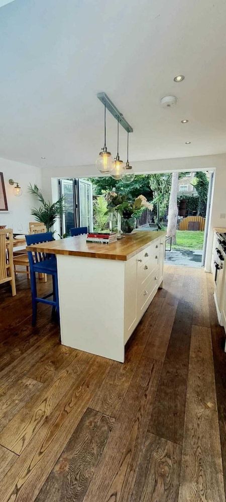 Stylish 3 Bedroom Townhouse in Brockley With Large Garden Basic Townhome, Multiple Beds 17