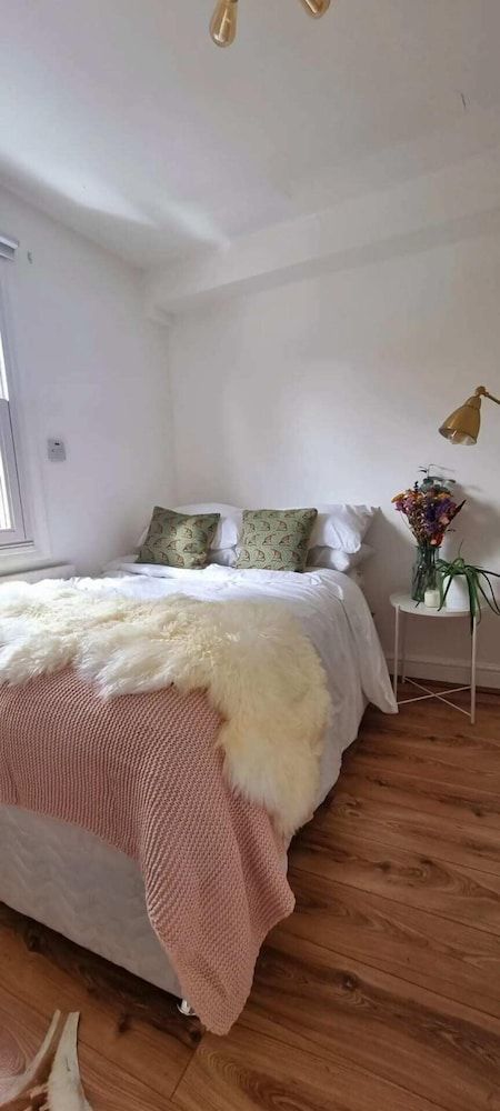 Stylish 3 Bedroom Townhouse in Brockley With Large Garden Basic Townhome, Multiple Beds 13