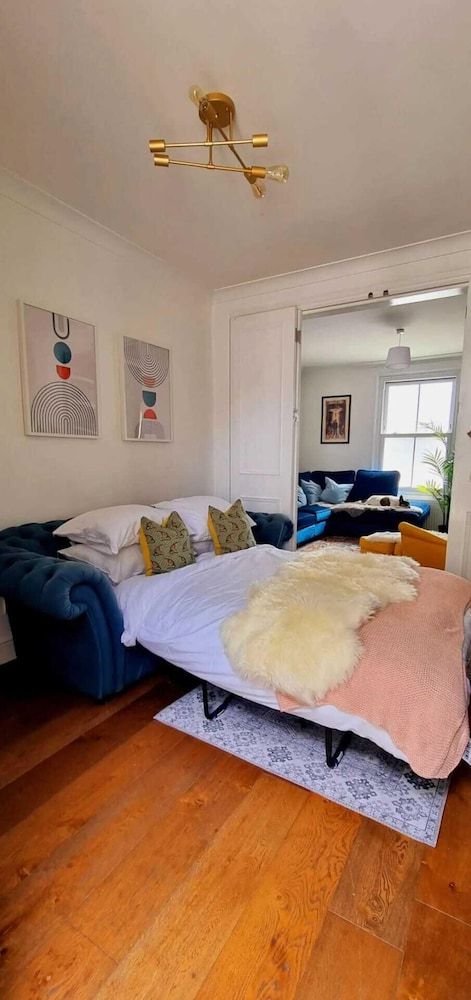 Stylish 3 Bedroom Townhouse in Brockley With Large Garden Basic Townhome, Multiple Beds 10