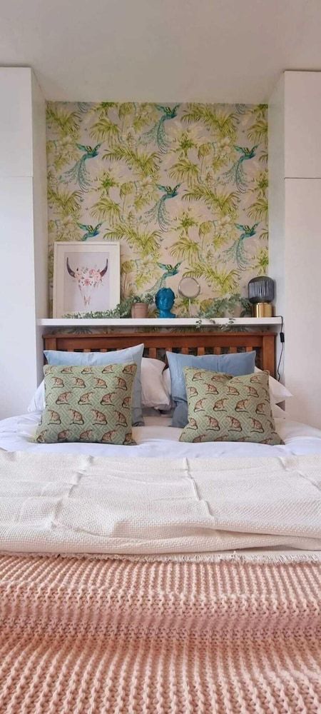 undefined Stylish 3 Bedroom Townhouse in Brockley With Large Garden 6