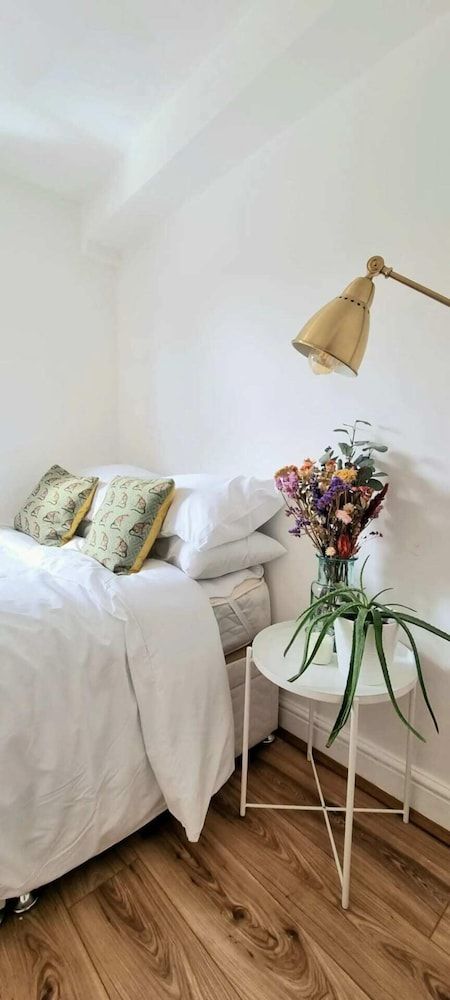 Stylish 3 Bedroom Townhouse in Brockley With Large Garden Basic Townhome, Multiple Beds 9