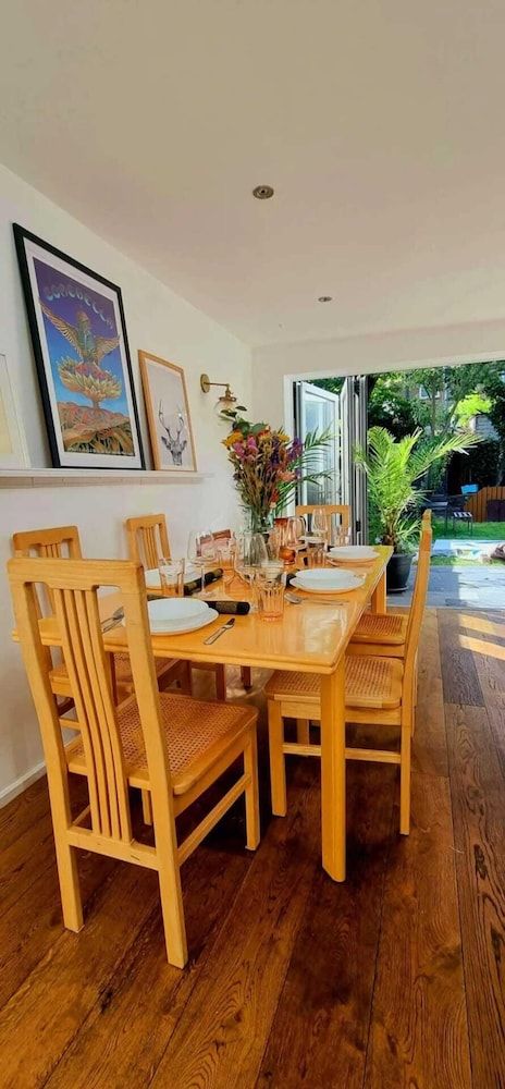 Stylish 3 Bedroom Townhouse in Brockley With Large Garden Basic Townhome, Multiple Beds 18