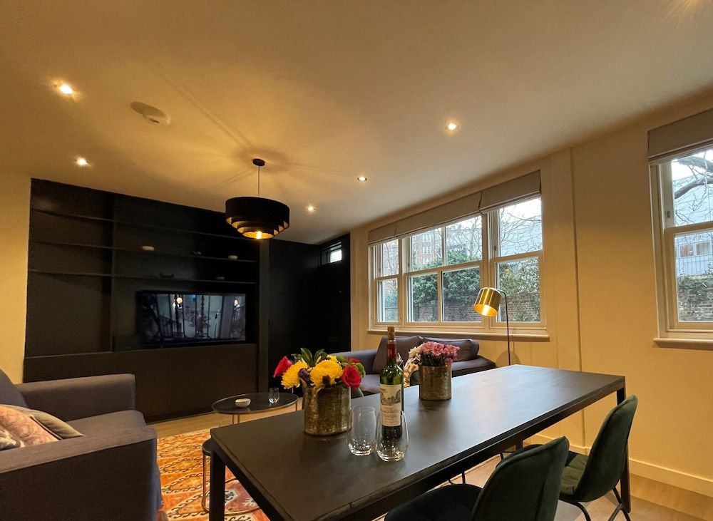 undefined JOIVY Chic Mews house in S Kensington 7