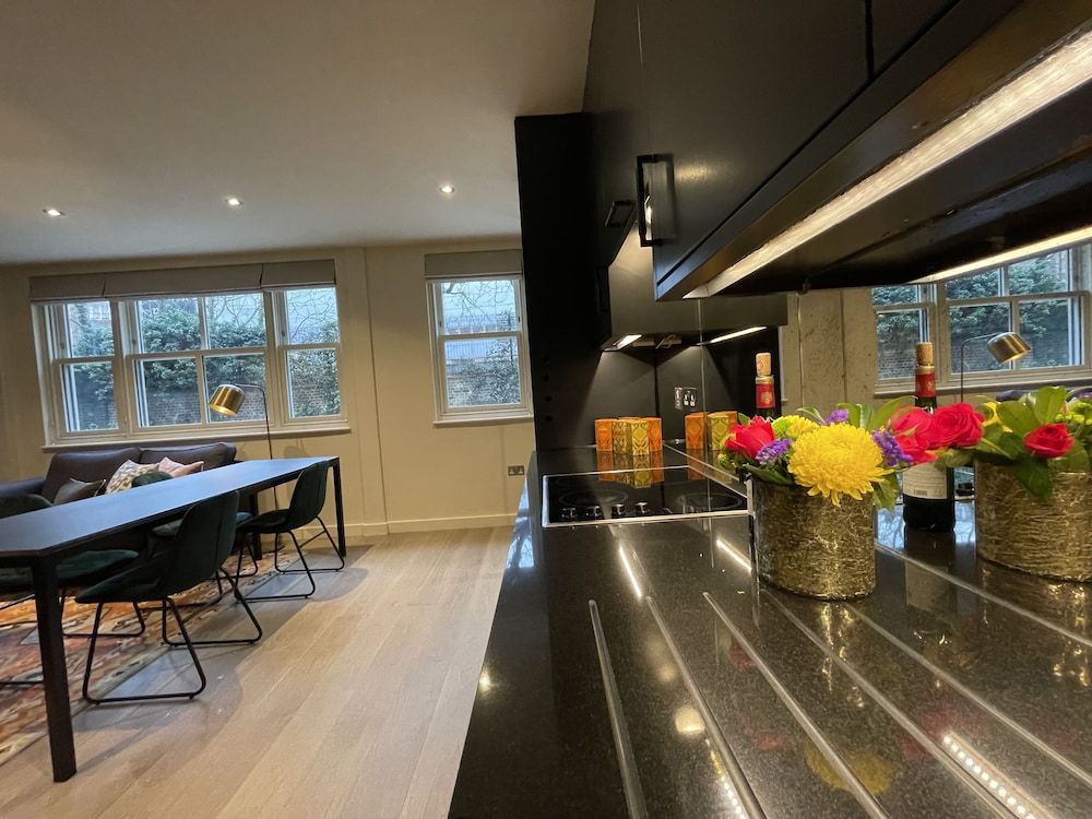 undefined JOIVY Chic Mews house in S Kensington 8