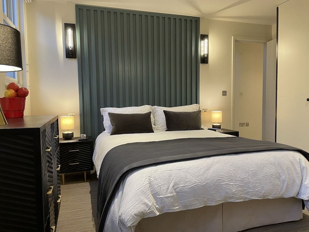 undefined JOIVY Chic Mews house in S Kensington