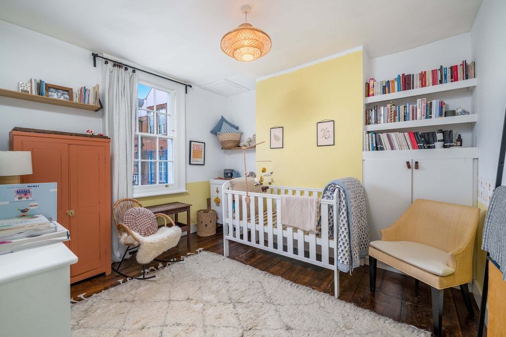 JOIVY Stylish 2-Bed House W/ Private Garden In Hackney House, 2 Bedrooms 6