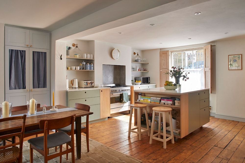 undefined JOIVY Stylish 2-Bed House W/ Private Garden In Hackney 3