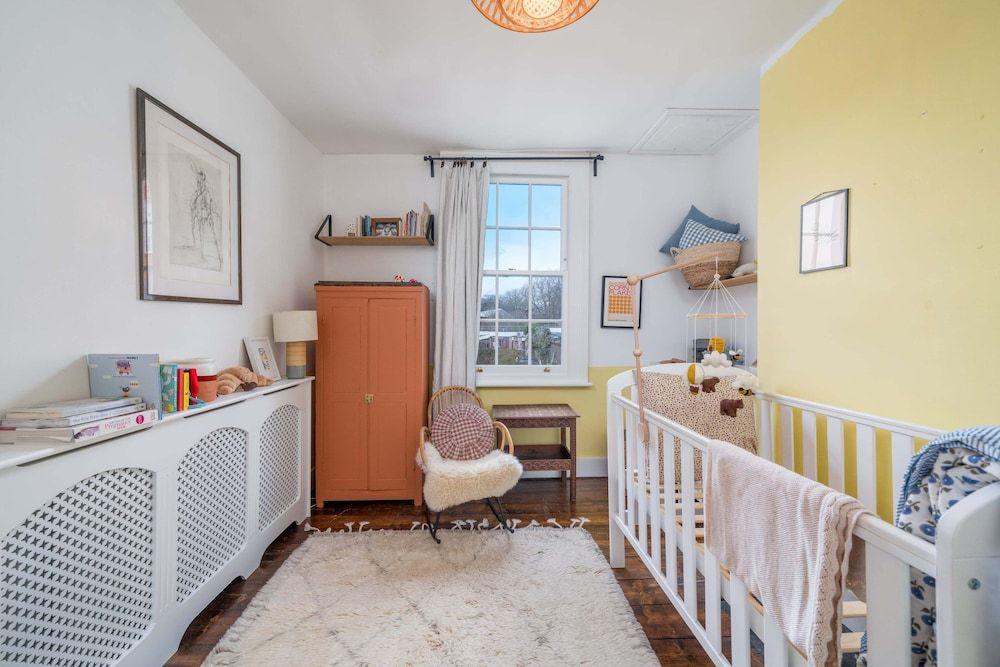 JOIVY Stylish 2-Bed House W/ Private Garden In Hackney House, 2 Bedrooms 18