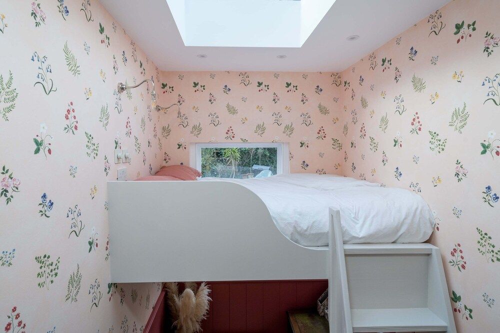 JOIVY Stylish 2-Bed House W/ Private Garden In Hackney House, 2 Bedrooms 5