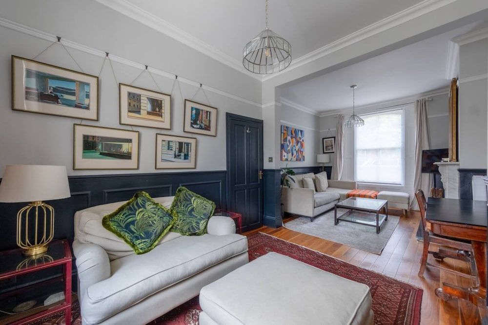 undefined Stylish 2 Bedroom Home in Islington With Garden 8