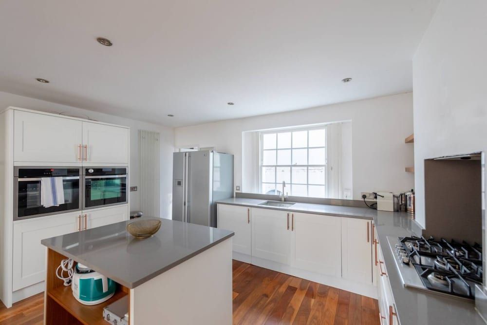 undefined Stylish 2 Bedroom Home in Islington With Garden 4