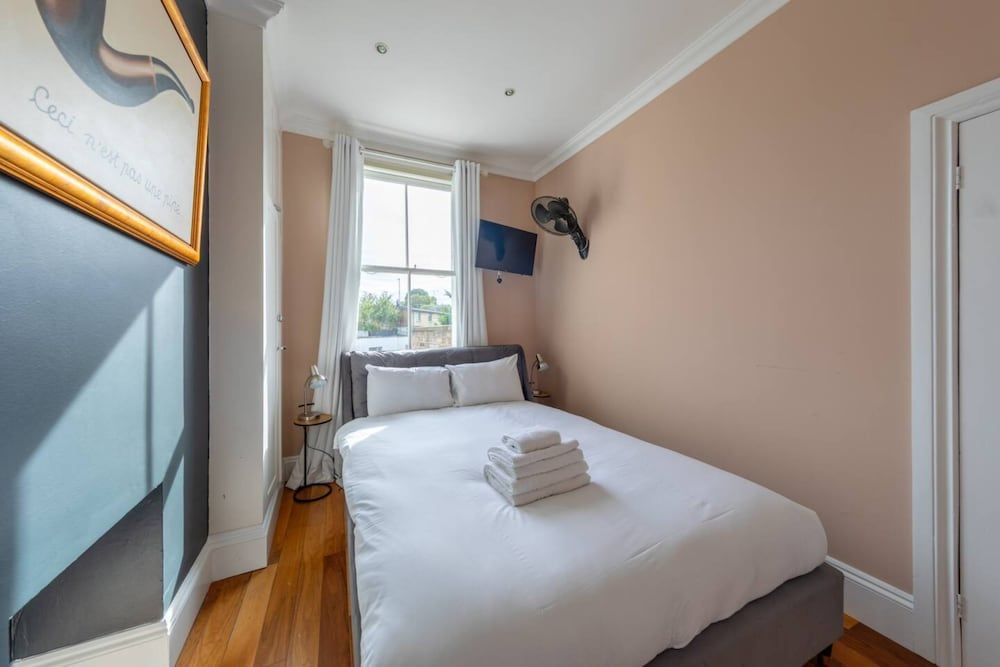 Stylish 2 Bedroom Home in Islington With Garden Basic House, Multiple Beds 8
