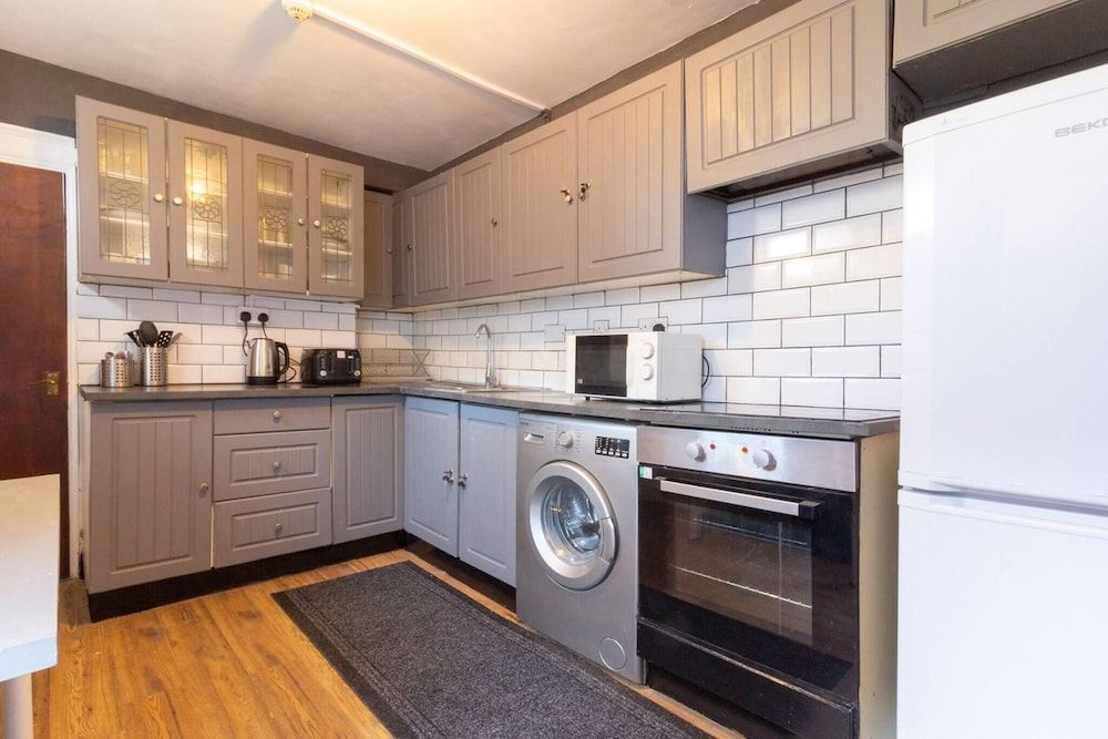 undefined Authentic London - Four Bedroom Victorian House 9