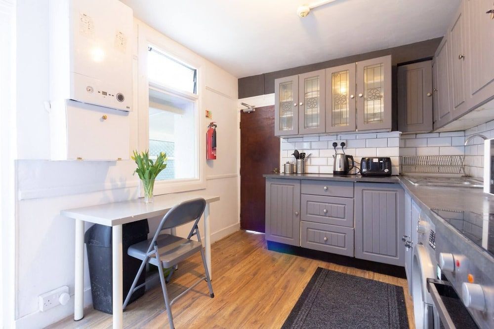 undefined Authentic London - Four Bedroom Victorian House 10