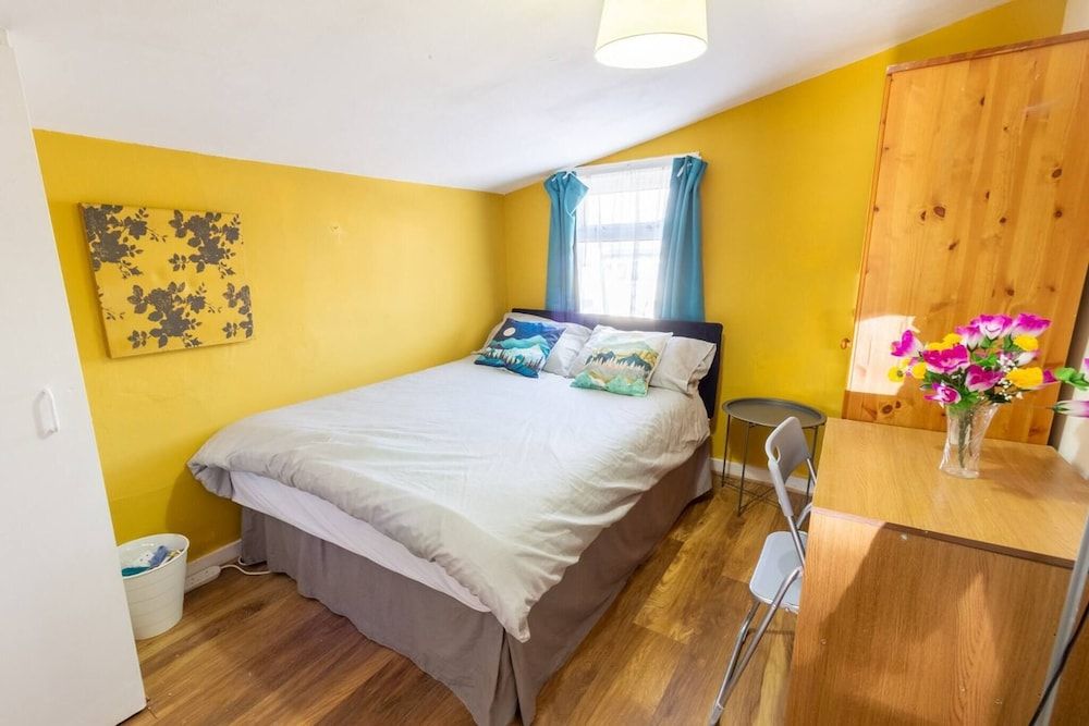 undefined Authentic London - Four Bedroom Victorian House 3