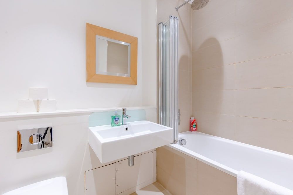 Spacious and Central 3 Bedroom House in Paddington Basic House, Multiple Beds 23