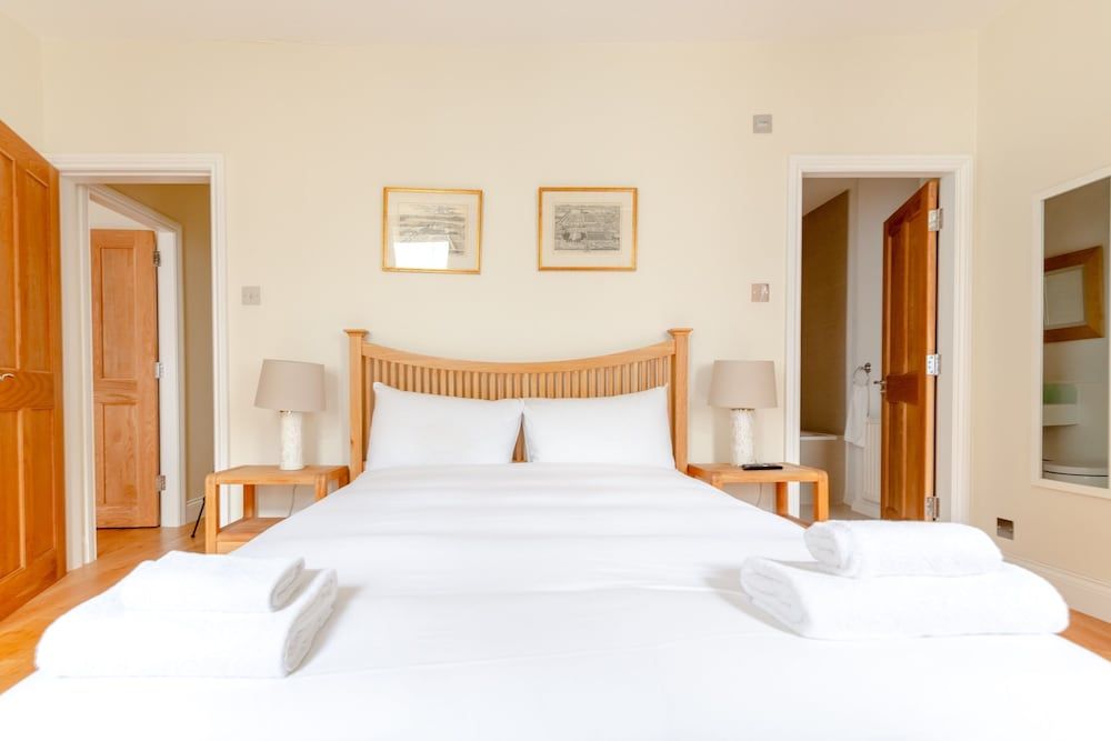 undefined Spacious and Central 3 Bedroom House in Paddington 6