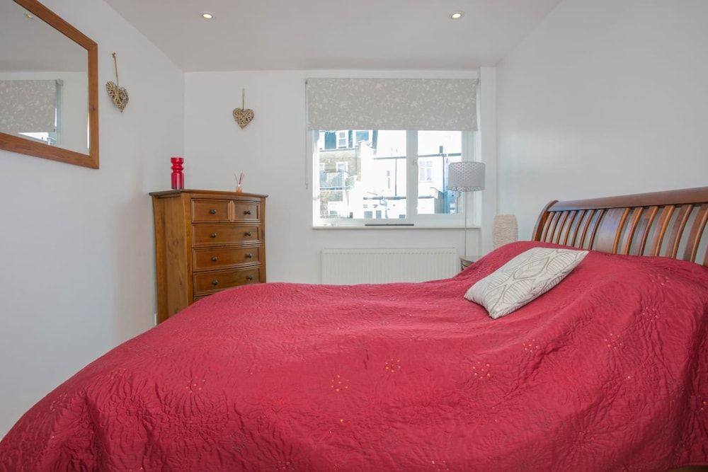 undefined Stunning 3 Bedroom House With Garden in Battersea