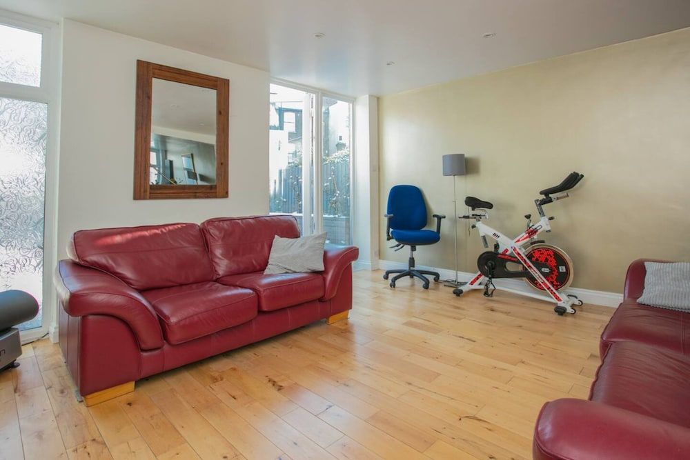 undefined Stunning 3 Bedroom House With Garden in Battersea 7