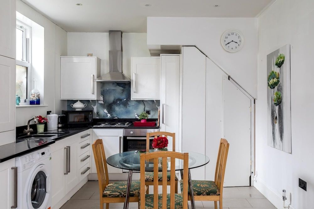 undefined Fulham Amazing 2-bedroom House by Central London 3