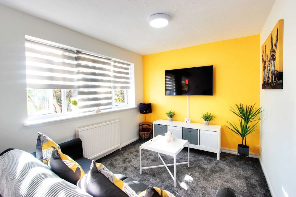 undefined Modern One Bedroom House Welsh Harp 7