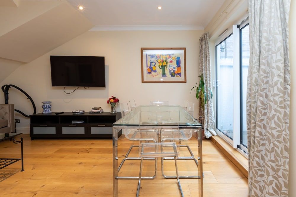 undefined Modern and Bright 3 Bedroom House in Paddington 5