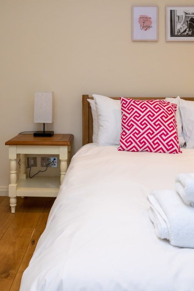 undefined Modern and Bright 3 Bedroom House in Paddington 10