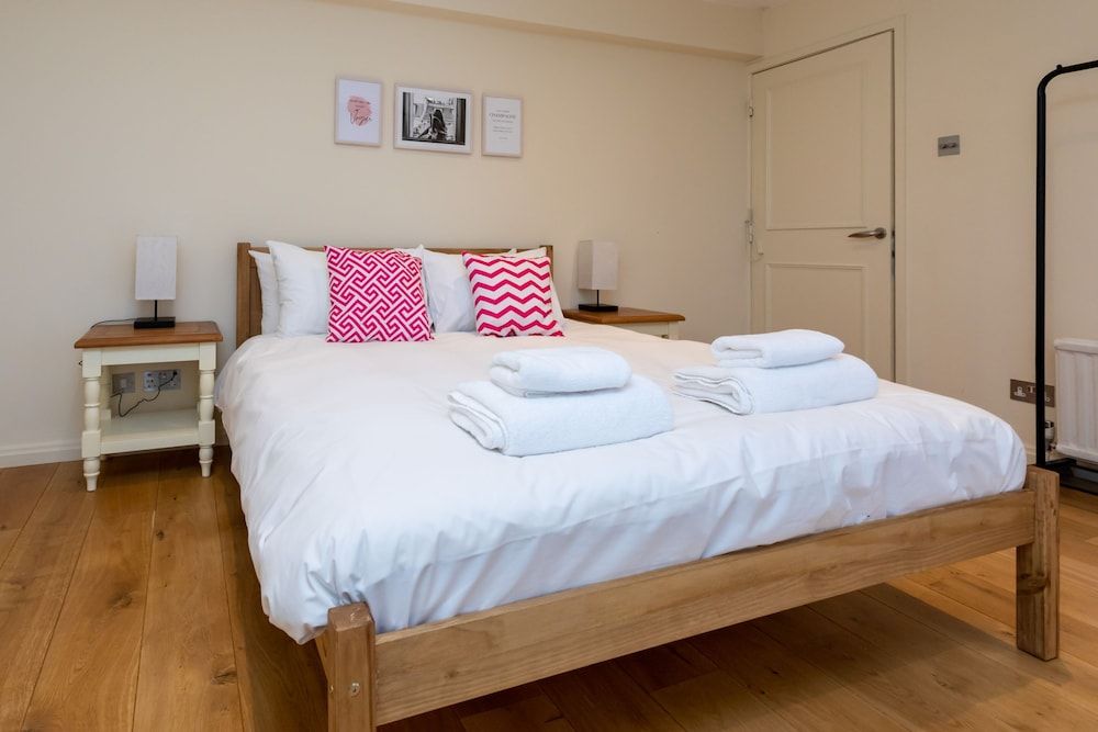 undefined Modern and Bright 3 Bedroom House in Paddington 8