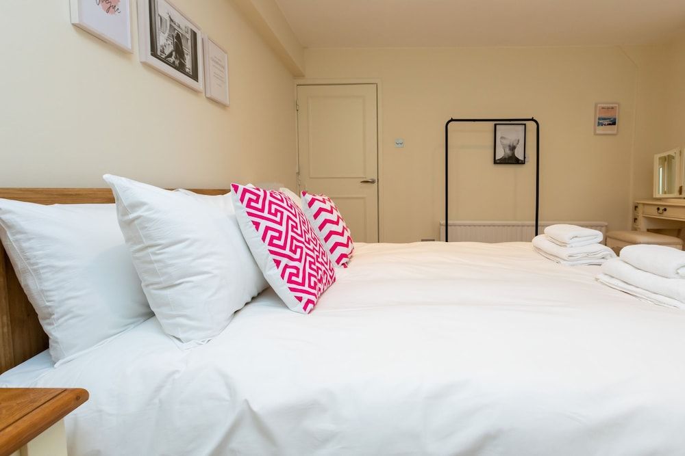 undefined Modern and Bright 3 Bedroom House in Paddington 7
