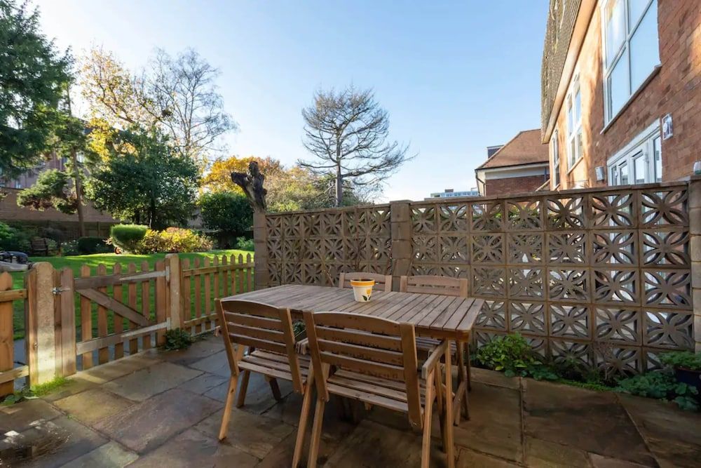 undefined Quiet 3 Bedroom House With a Garden in Putney 6
