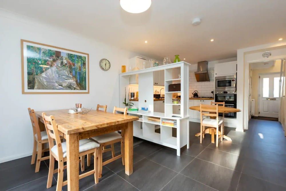 undefined Quiet 3 Bedroom House With a Garden in Putney